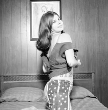  1960s Negative-busty brunette pinup girl Lynde Redden-cheesecake t59054 