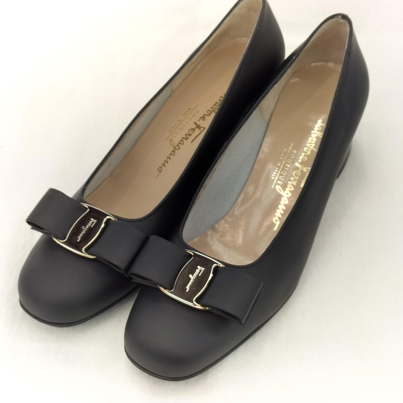 Salvatore Ferragamo Vara 黒 7 1/2 Vara pump - Women | Ferragamo