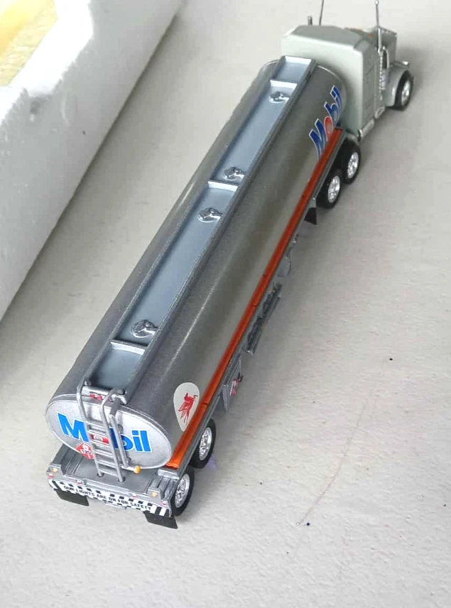 Matchbox Collectibles Mobil Kenworth Aerodyne Tanker escala 1:100 1998 diecast Foto 4 de 4