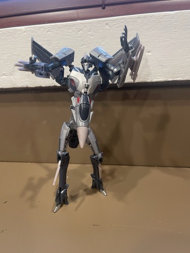 Transformers Prime First Edition Starscream Deluxe Class Figure
