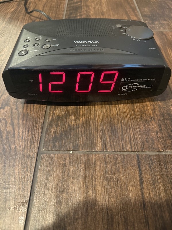 Vintage Magnavox AJ 3440/17 AM/FM WEATHER BAND DUAL ALARM CLOCK RADIO TESTED
