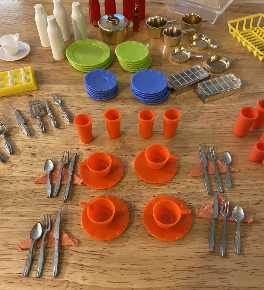 Vintage Barbie Accessories Lot Kitchen Plates Cups Utensils Pots & Pan ...
