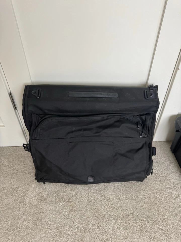 Bolsa de vestuário TUMI Alpha Classic – Modelo 22138D2 – Nylon balístico preto – Bagagem de mão - Imagem 2 de 4