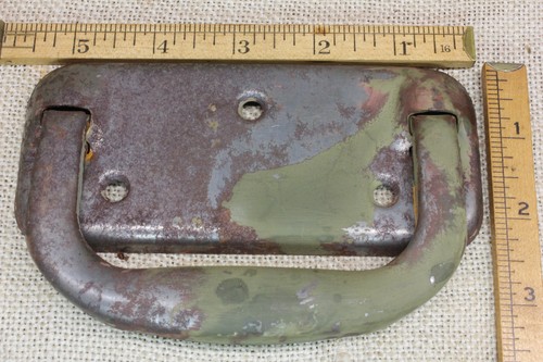 2 Old Tool Box Drop Handles Pulls Army foot locker Green vintage Peeling Paint - Picture 5 of 9