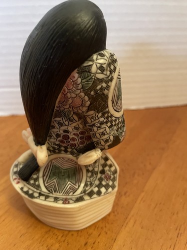 Beautiful Detailed Polyresin Handmade Japanese Geisha Signed On Bottom 4.25” - Picture 3 of 6