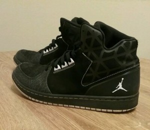 athletic jordan shoes