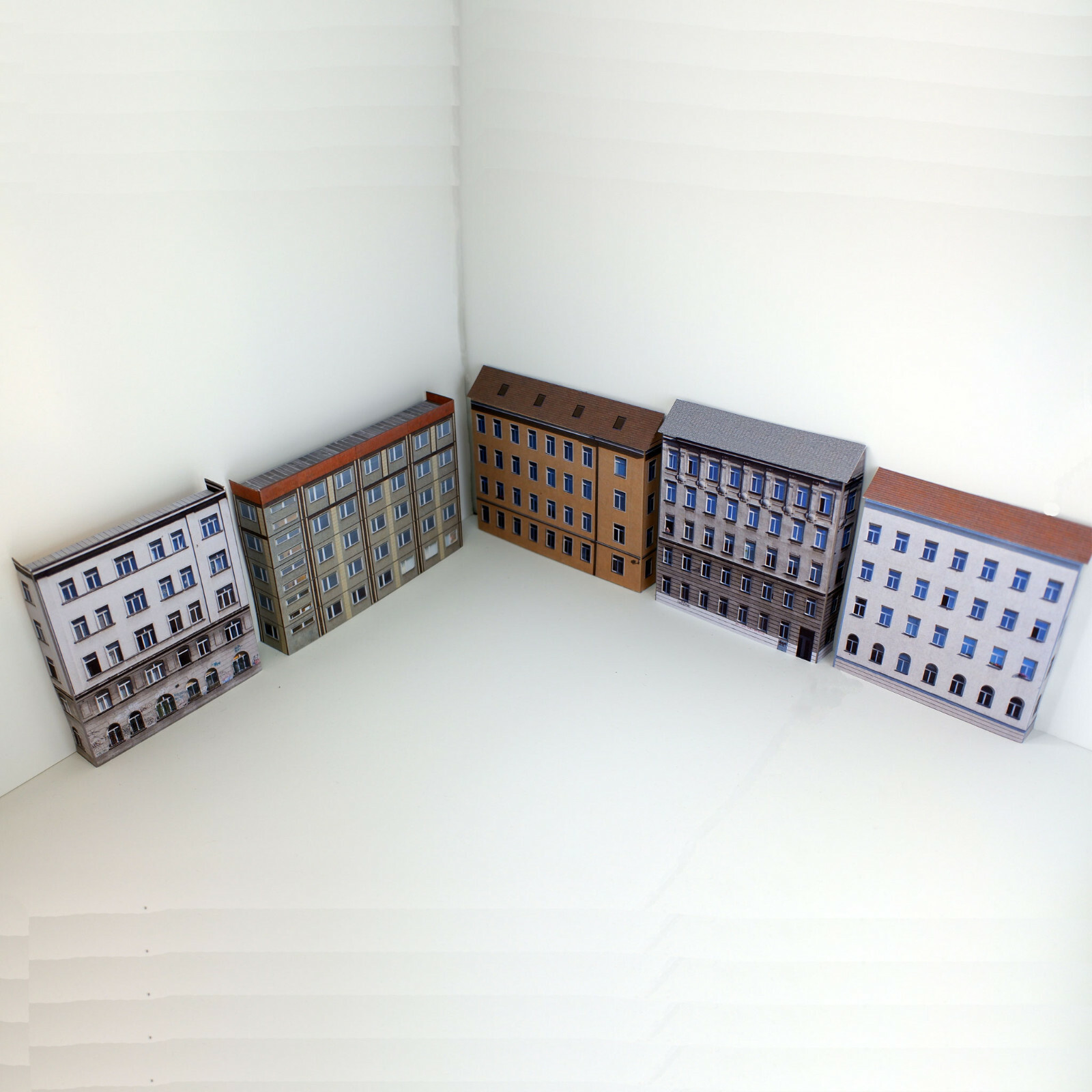 N Gauge Low Relief Residential Buildings 1:148 Scale Card Kit Railway Set 9