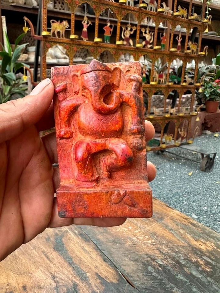 Antiga figura de madeira rara pré-1849 do deus hindu Ganesha pintada de laranja - Imagem 4 de 4