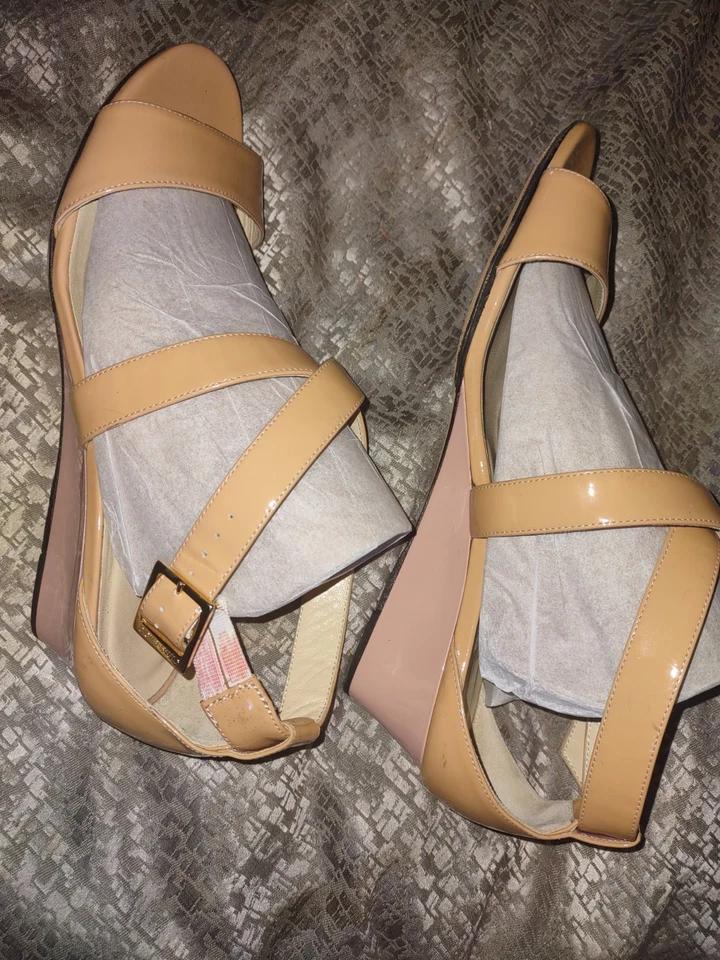 Sandalias de cuña Jimmy Choo Chiara charol desnudo Demi Criss Cross 39,5 9M usadas en excelente estado Foto 4 de 4