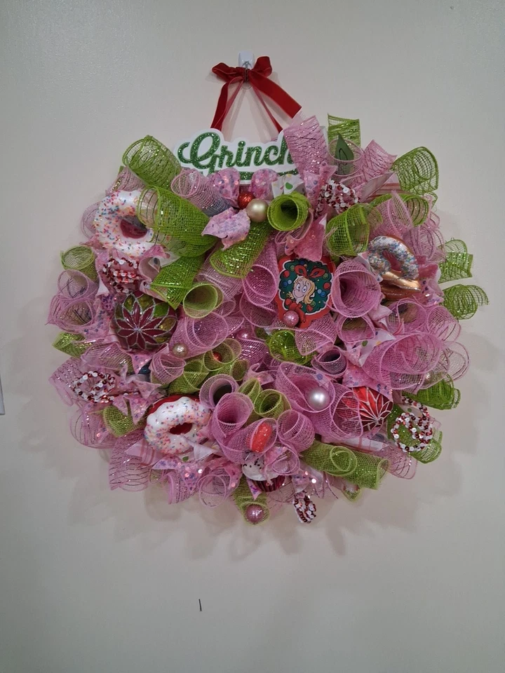 Linda coroa de grinch rosa com Cindy Lou Who, - Imagem 4 de 4