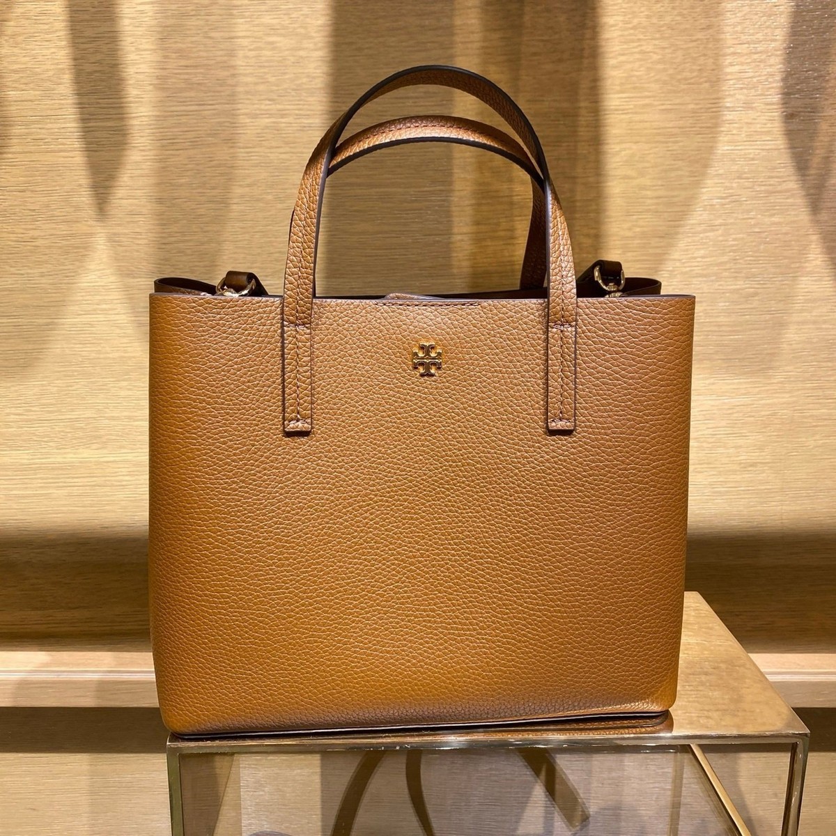 トリーバーチ　トートバッグ　BLAKE SMALL TOTE Amazon.com: Tory Burch Women's Blake Small Tote Bag (Angel Blue