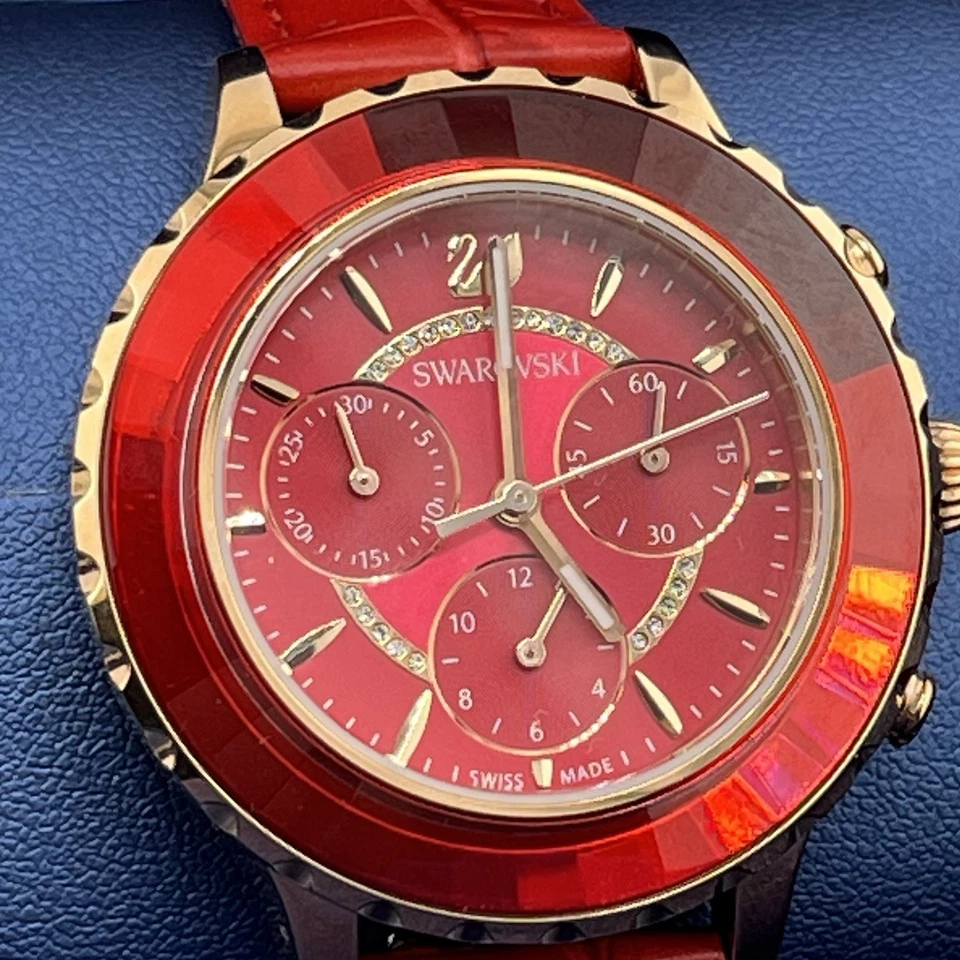 Reloj Swarovski Octea Lux Cronógrafo, Cuero Rojo Tono Oro Rosa Nuevo, Caja de Regalo Foto 2 de 4