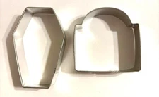 2 HALLOWEEN COOKIE CUTTERS Vampire Coffin Tombstone metal Fox Run standard size