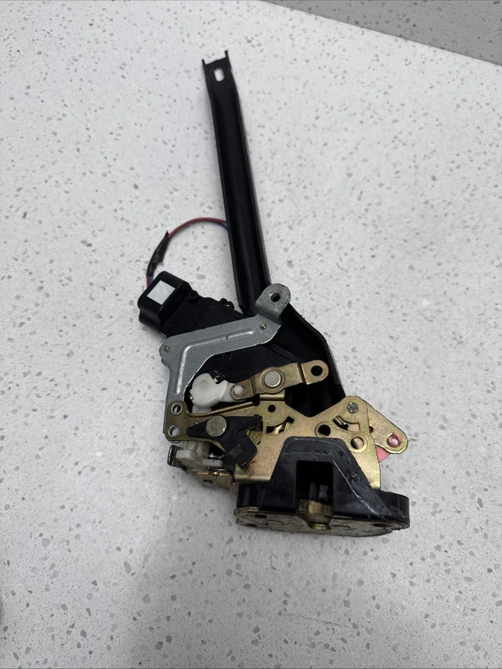 1998-2002 Toyota Corolla LE Rear Right Electric Lock Actuator - Image 4 of 4