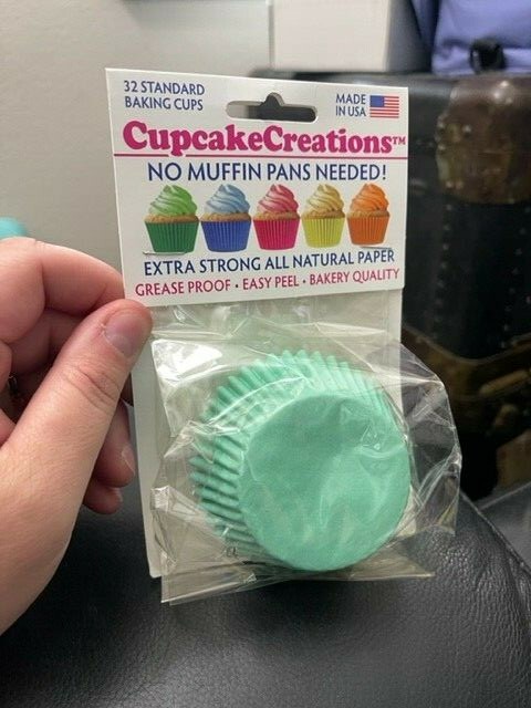 Cupcake Creations Mint Green No Muffin Pan Required 32 Baking Cups New!-image