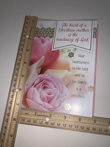 Tarjeta del Día de la Madre Hallmark DaySpring: Faithfulness Strength Beauty Sanctuary - Imagen 7 de 7