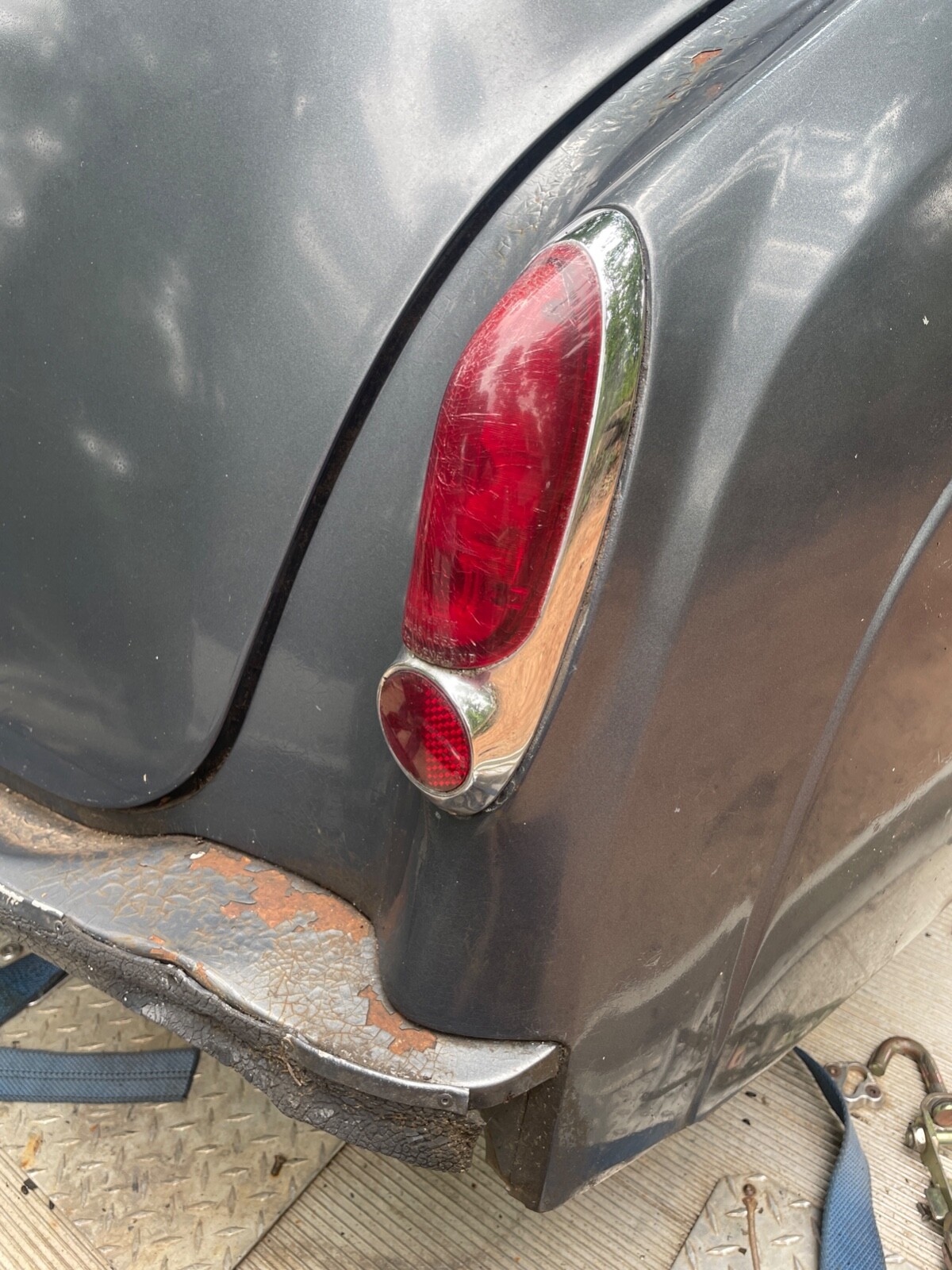 ROLLS ROYCE CLOUD BENTLEY LIGHT.  WORLDS LARGEST 1946- 1965 USED PARTS INVENTORY