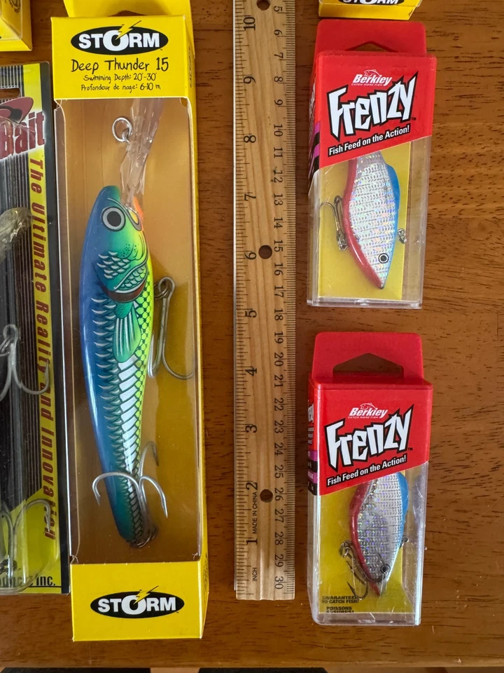 Lote de 16 señuelos - MEGA BAIT, FRENZY, STORM THUNDER STICK, GIBBS nuevos en paquete Foto 4 de 4