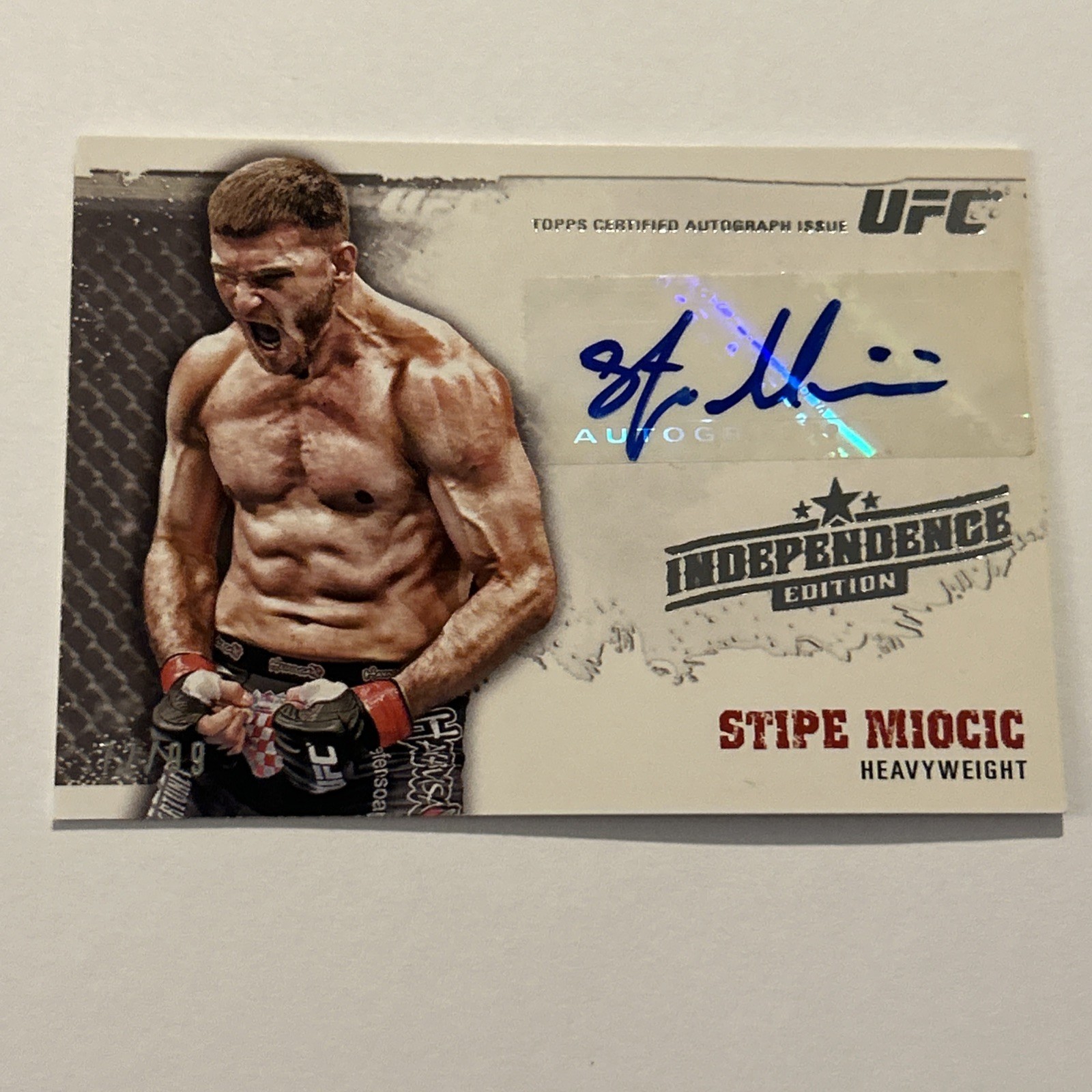 2012 TOPPS UFC MOMENT OF TRUTH INDEPENDENCE ED AUTO STIPE MIOCIC 72/99