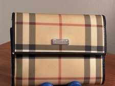 GUC ladies authentic Burberry canvas compact wallet