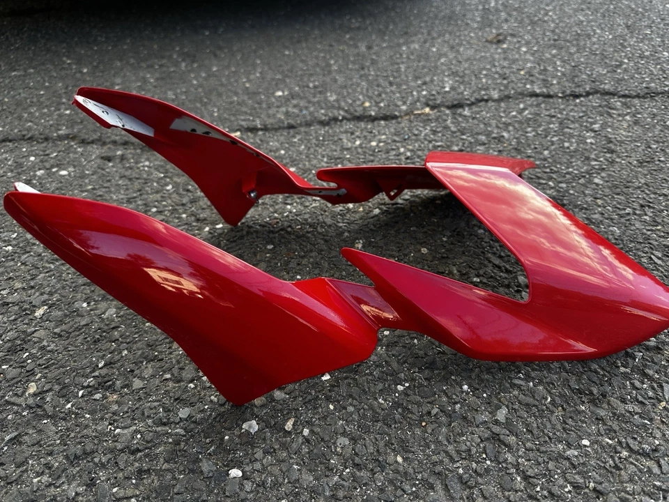 Carenado de faros delanteros Ducati Hypermotard 939 OEM rojo con moldura inferior negra OEM Foto 4 de 4