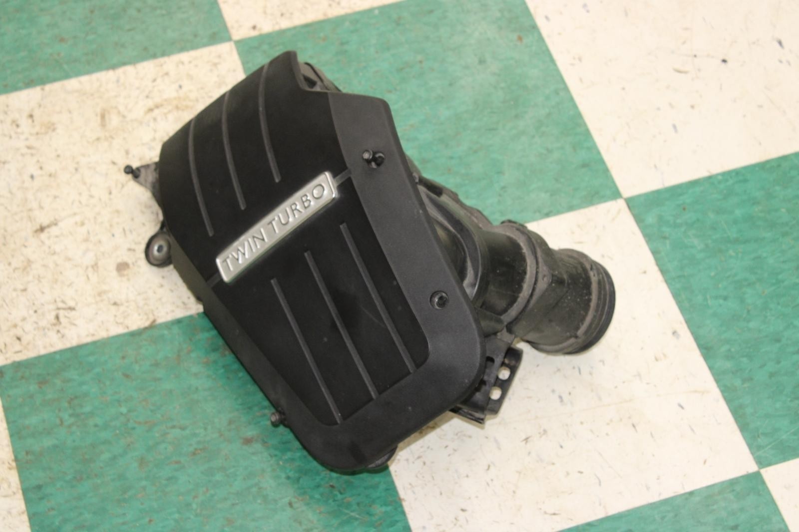 13-18 Flying Spur 6.0L Motor Engine Driver Side Left LH Air Cleaner Filter Box
