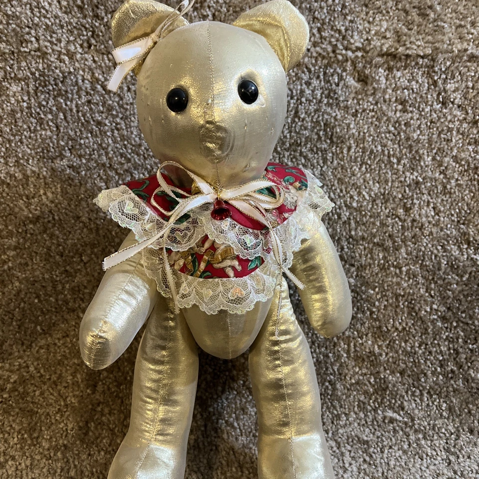 Oso de peluche vintage de Navidad de tela cosida a mano color dorado con cuello rojo Foto 4 de 4