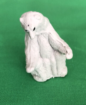 Altes Spielzeug / Eisbär sitzend - 40 mm groß