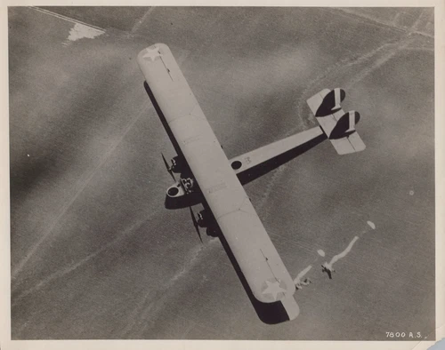 1940s WW2 Parachutist Jump US Military Aircraft 9.5x7.5 - Original Photo
