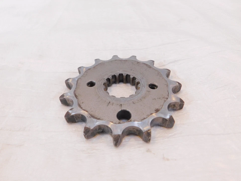 Piñón de transmisión delantera Suzuki Bandit 600 1200 y Katana 600 750 Foto 4 de 4