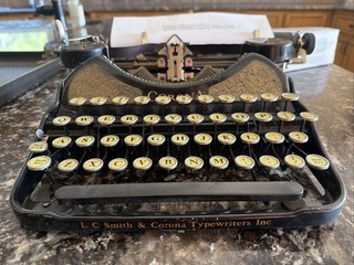 Vintage C. 1929 LC Smith & Corona 4 Black & Gold Portable Typewriter/Case/oileO