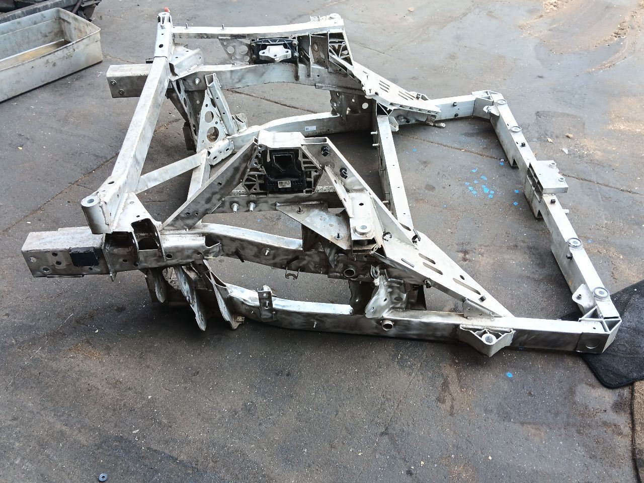 14-17 BMW i8 Rear Suspension Subframe Cradle Crossmember 39306856100 