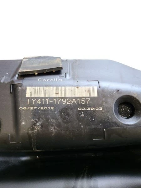 Tanque de combustible Canada Market tracción delantera compatible con 09-14 MATRIX 588475 Foto 2 de 4