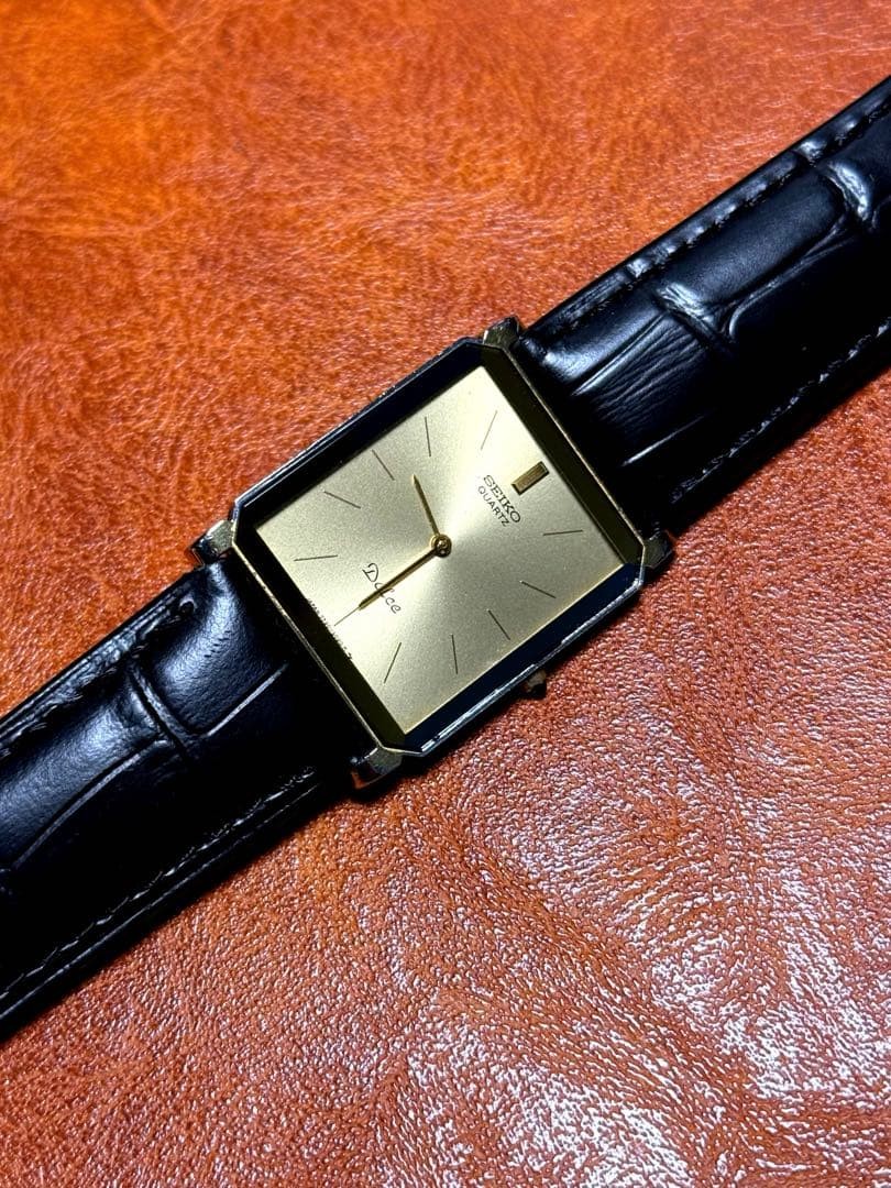 Unisex 1987 Rectangular Dolce Pre-Owned Silver 80s Seiko Gold Watch - VintageWatches.PK Unisex 1987 Rectangular Dolce Pre-Owned Silver 80s Seiko Gold Watch - vintagewatches.pk