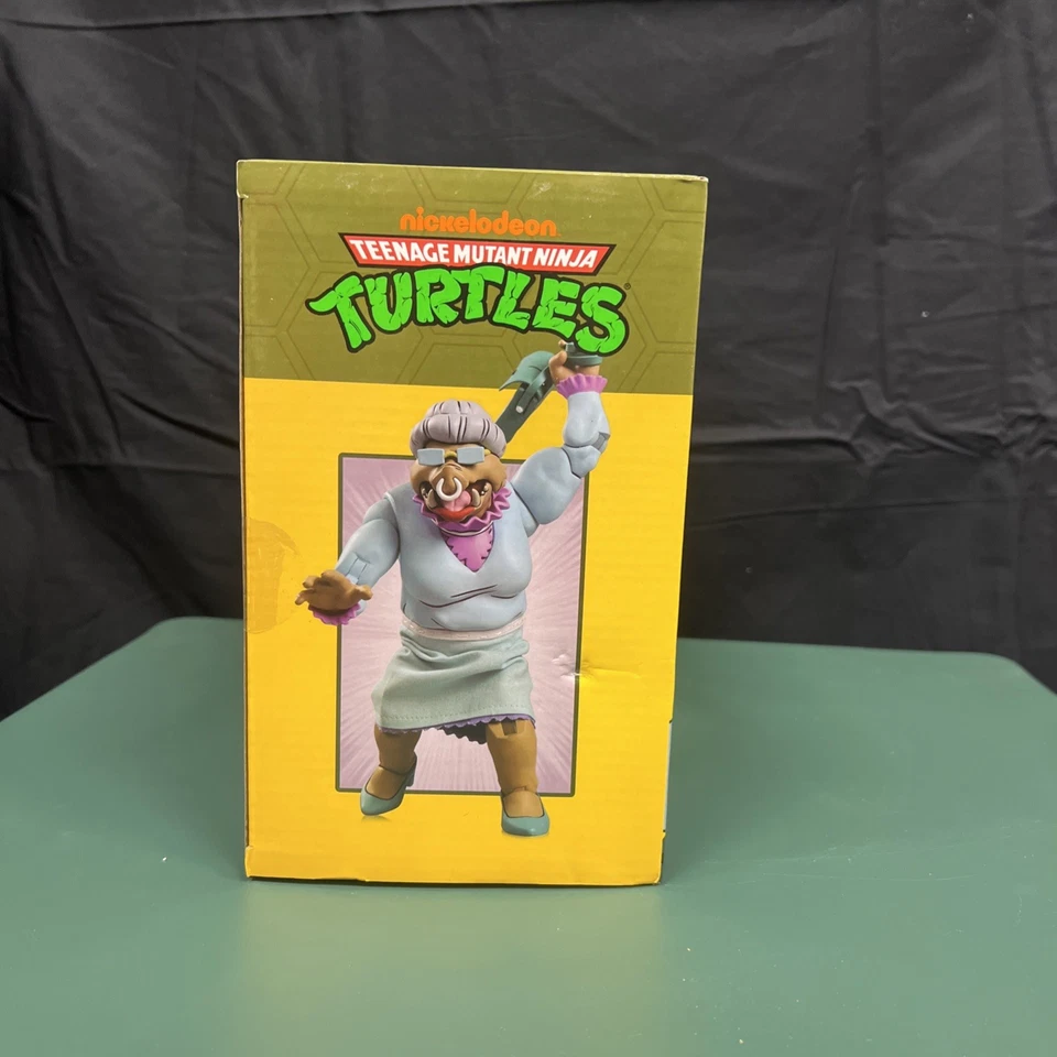 NECA Teenage Mutant Ninja Turtles Granny Bebop & Baby Rocksteady paquete de 2 Foto 4 de 4