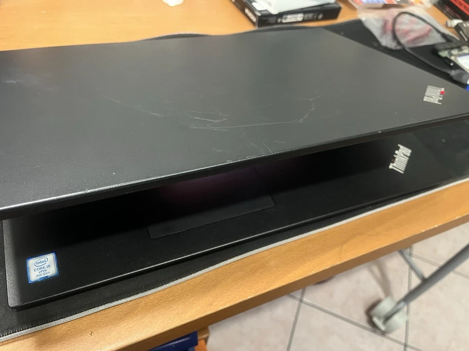 Lenovo ThinkPad L590 15,6" (1000GBSSD, Intel Core i5-83xxU, 1,6GHz, 16GB RAM) - Immagine 4 di 4