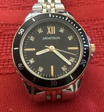 Reloj para mujer Armitron bicolor 75/5730TT esfera negra marcadores de cristal