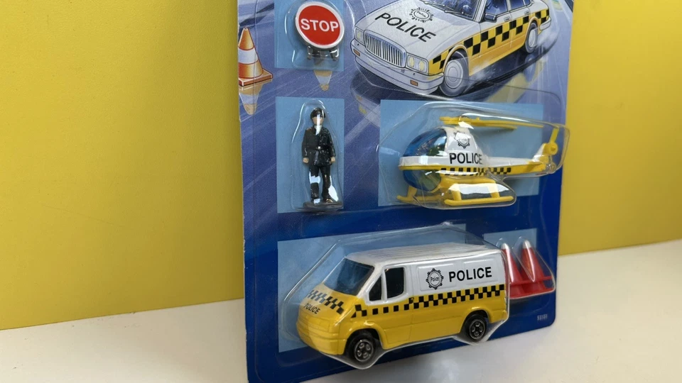 CORGI AUTO CITY 93101 POLICE TRANSIT & HELICOPTER EMERGENCY SET / MINT ON CARD - Image 4 of 4