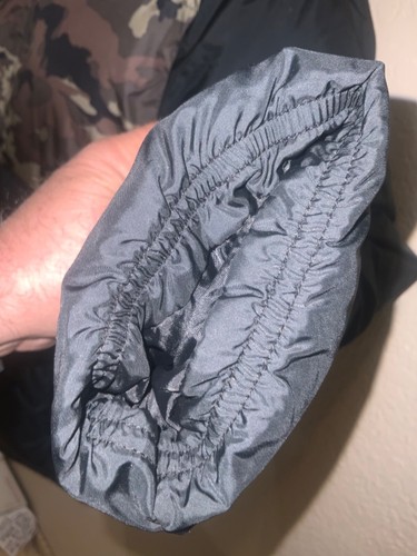 Chaqueta tampón corta para hombre GOODFELLOW con capucha resistente al agua y al viento camuflada y negra - Imagen 4 de 10