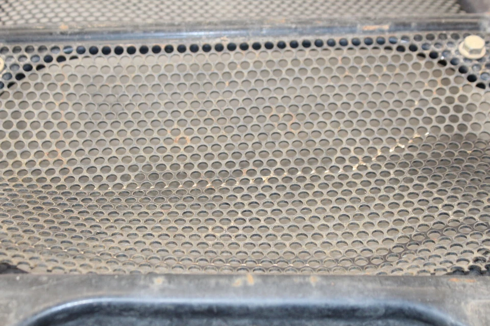 1998 Arctic Cat 300 4 x 4 передний центральный бампер крышка решетки панели A226 - Изображение 3 из 4