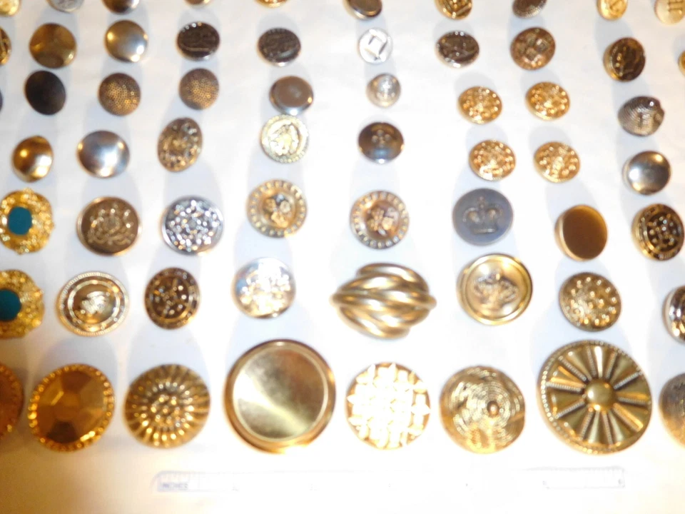265 Unsorted Vintage 3/8 to 1-1/2" Brass,Silver Color Stylish Metal Button Lot! - Image 4 of 4