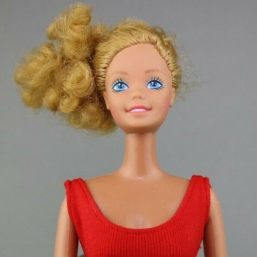 Barbie ※生産数7,000のドールです。 