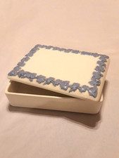 Pristine Wedgwood Etruria Barlaston Embossed Trinket Box Blue/White Queensware