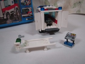 Vintage City LEGO Ambulance 7890 2006 Complete Box NO INSTRUCTIONS 4283137