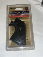 Pachmayr Presentation Grip Black For Ruger New Model Super Blackhawk W/Medallion