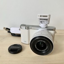 Fotocamera mirrorless compatta Samsung NX3000 APS-C 20.3 MP 20-50 mm Full HD