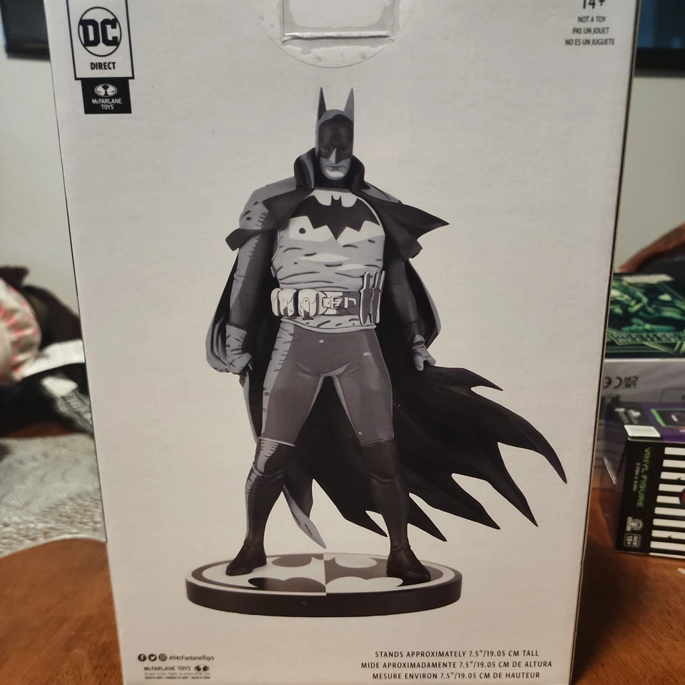 Batman Black and White Statue Mike Mignola Gotham by Gaslight Version NEW SEALED - Image 2 of 2