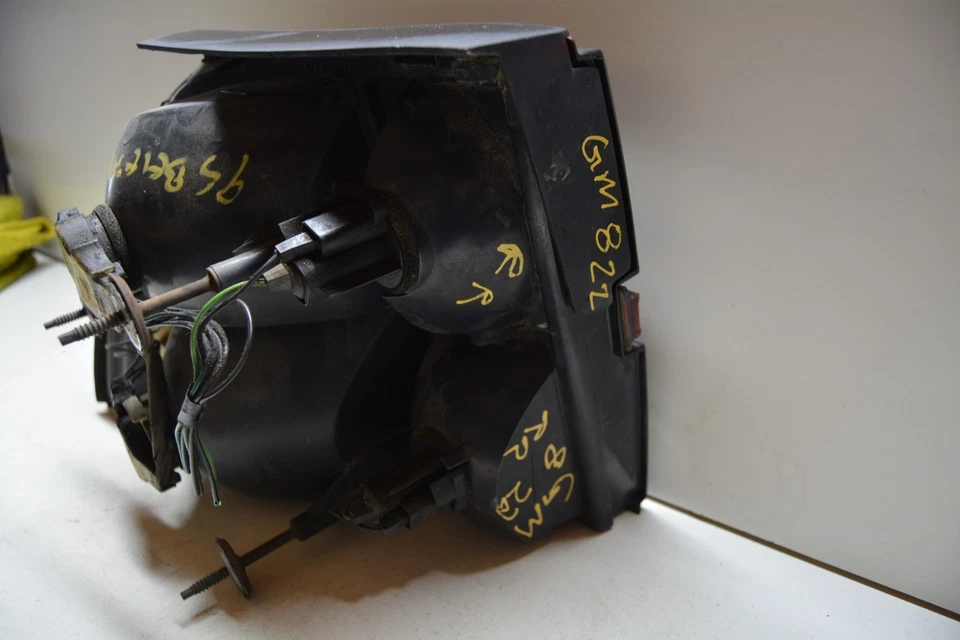 CHEVROLET BERETTA 1989-1996 LUZ TRASERA LADO PASAJERO DERECHO OEM, 166-01618 Foto 4 de 4