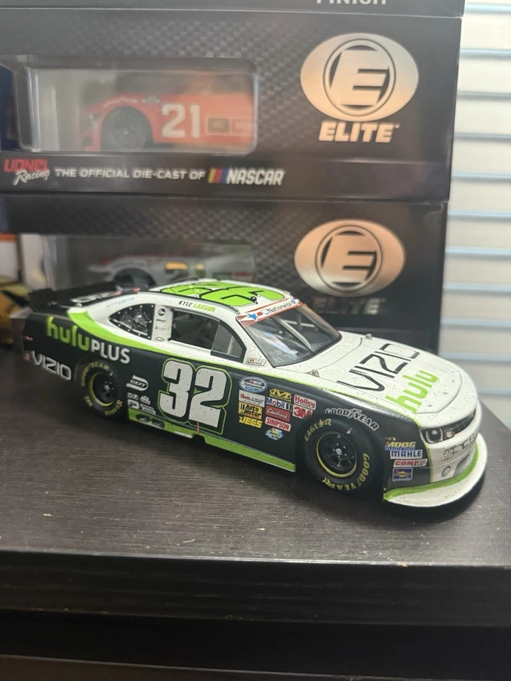 Coche nacional Kyle Larson 2013 personalizado Vizio/Hulu 1:24 Foto 3 de 3