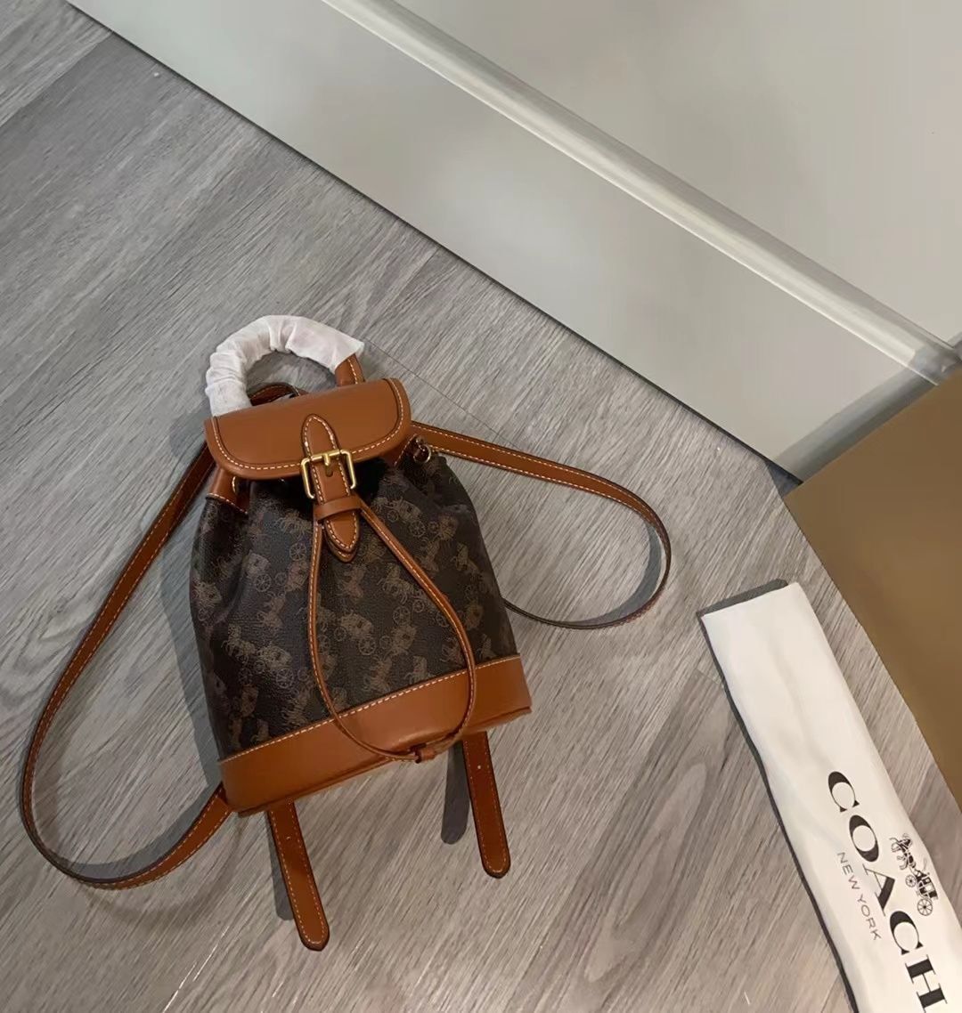 *COACH* ハーパー バックパック・ホース アンド キャリッジ COACH CAM31 Harper Back Pack With Horse and Carriage Print